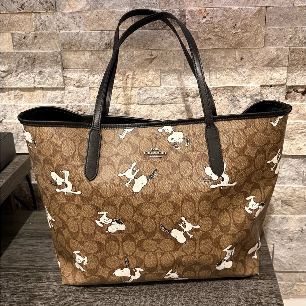 COACH X PEANUTS (Snoopy) Tote Canvas Design